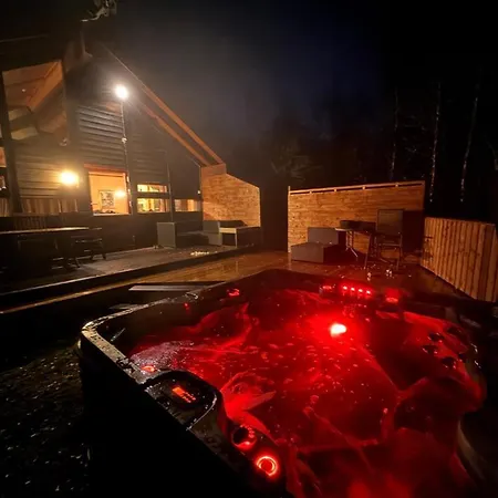 Cozy On With Jacuzzi, 5 Min To Slopes بيت للعطل